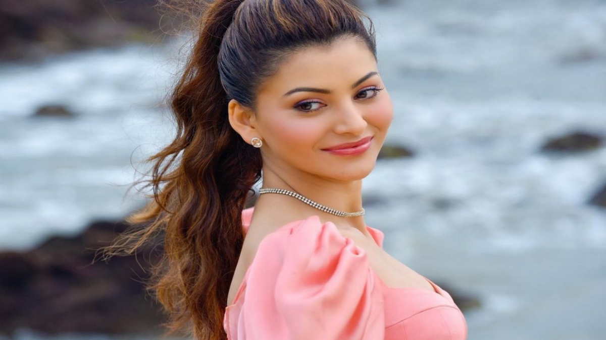  बॉलीवुड (Bollywood) अभिनेत्री उर्वशी रौतेला (Urvashi Rautela) ने इंस्टाग्राम (Instagram) पर अपने 38 मिलियन फोलोवर्स पूरे कर लिए हैं। जिसकी खुशी में वह में इंज़ॉय करती नज़र आयी। 