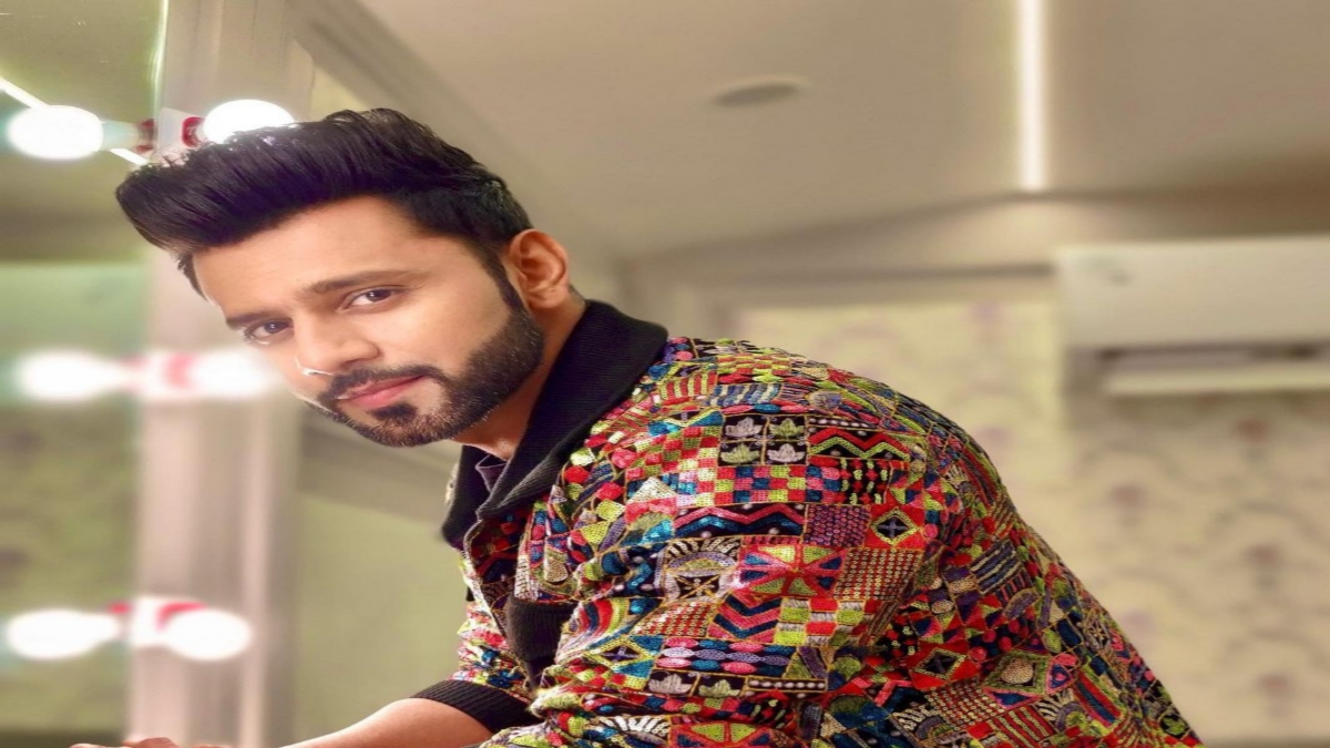 Singer Rahul Vaidya को उनके नये गाने "गरबे की रात"को लेकर मारने की मिल रही हैं धमकियां (Threats) गाने में राहुल ने पहली बार टीवी अभिनेत्री नयी शर्मा के साथ किया है काम।