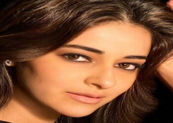 आर्यन खान के व्हाट्सअफ चैट में अभिनेत्री अनन्या पांडे (Ananya panday) का नाम आने से आज फिर एनसीबी (NCB) ऑफिस पहुंची अनन्या पाड सवालो क जबाव देने।