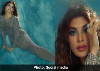 अभिनेत्री जैकलीन फर्नानडीस (Jacqueline fernandez) सोशल मीडिया पर एक्टिव रहती हैं और कुछ न कुछ शेयर करती रही हैं। इसी क्रम में अभिनेत्री ने आज हैलोवीन (Halloween) की जैकलीन फर्नानडीस ने बधाई दी है और साथ ही ये तस्वीर शेयर की है।