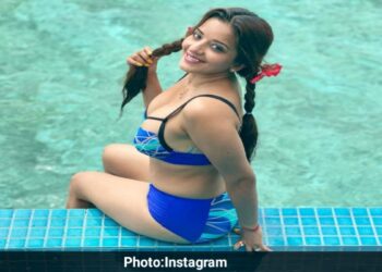टी.वी अभिनेत्री मोनालिसा (Monalisa) सोशल मीडिया पर एक्टिव रहती हैं और कुछ न कुछ शेयर करती रहती हैं। उन्होंने इसी क्रम आज कुछ तस्वीरें शेयर की हैं, जिनको सोशल मीडिया पर खूब पसंद किया जा रहा है। तस्वीरों में अभिनेत्री को बोल्ड अवतार में देखा जा सकता है।
