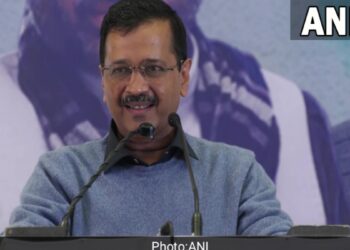 पंजाब में अरविंद केजरीवाल ने चला बहुत बडा सियासी दांव, सरकार बनते ही हर महिला को हर महीन 1 हजार रुपये पेंशन। पंजाब की राजनीति में ये एक बहुत