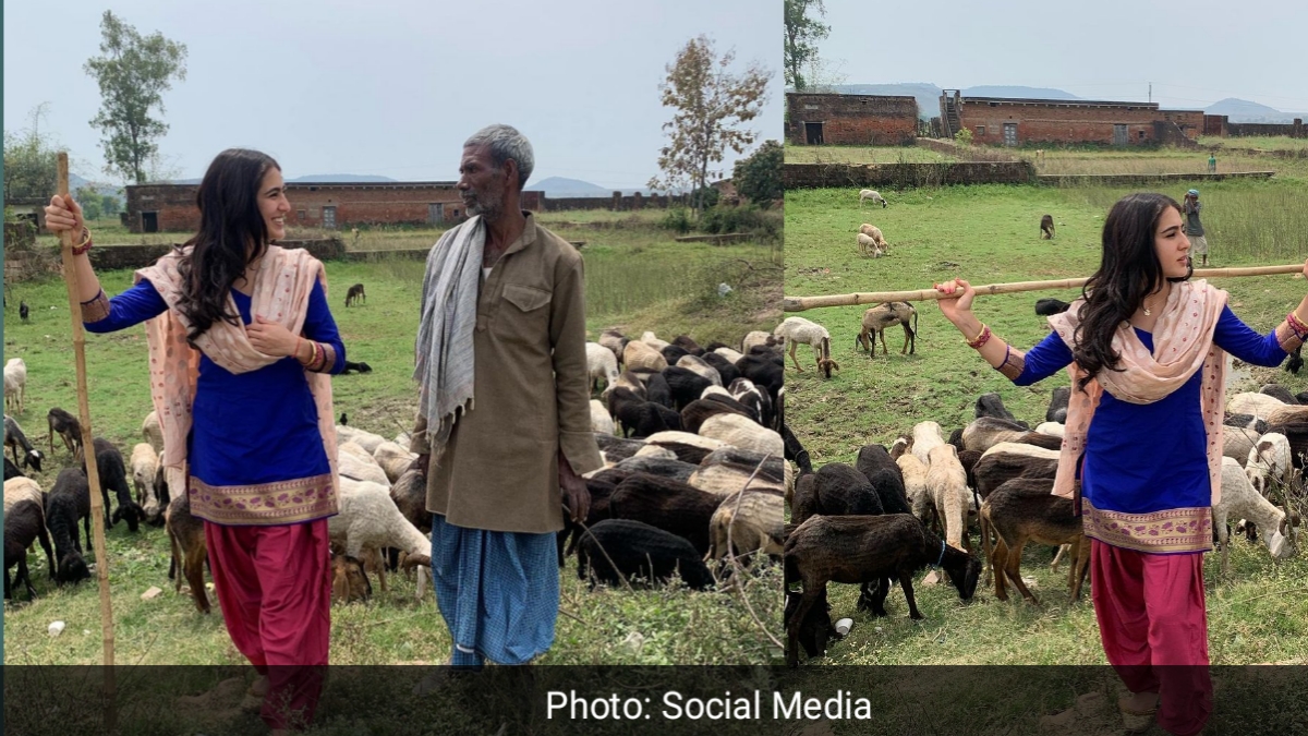 सारा अली खान ने चकिया उत्तर प्रदेश से फैंस के साथ कुछ फोटो शयेर किये हैं जिसें देखकर आप भी सारा को तारीफ किये बिना रुक नहीं पाएंगे।