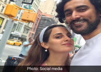 रंगदे बसंती एक्ट्रेस कुणाल कपूर (Kunal kapoor) के यहां खुश खबरी आयी है, उनके यहां बेटे ने जन्म लिया है । इस खुश खबरी को उन्होंने अपने फैंस के साथ ट्विटर पर शेयर किया है।
