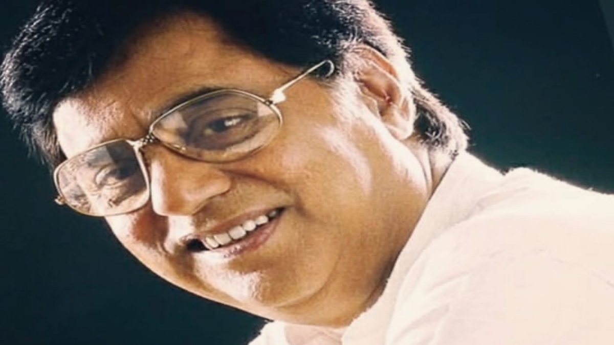 जगजीत सिंह (Jagjit Singh) का लोकप्रिय ग़जल (Ghazal) गायकों में शुमार है। उनका संगीत अत्यंत मधुर है। जगजीत सिंह (Jagjit Singh) ने ग़जलों (Ghazal) को उस वक्त आम आदमी तक पहुंचाया जब केवल उर्दू जानने वालों को ही उसकी मिल्कियत समझा जाता था, नवाबों और शायरों की महफिल में इतराती ग़जलों को यदि आम आदमी तक किसी ने पहुंचाया तो वह केवल व केवल हैं जगजीत सिंह।