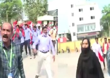 कर्नाटक में स्कूल -कालेज में हिजाब (Karnataka Hijab Row) पहनने को लेकर विवाद जारी है। जिसमें भगवा गमछा पहने छात्र इसका विरोध कर रहे है। लडके जहां जय श्री राम का नारा लगे रहे हैं , वही लडकी अल्लाह हूं अकबर का नारा लगा रही है।