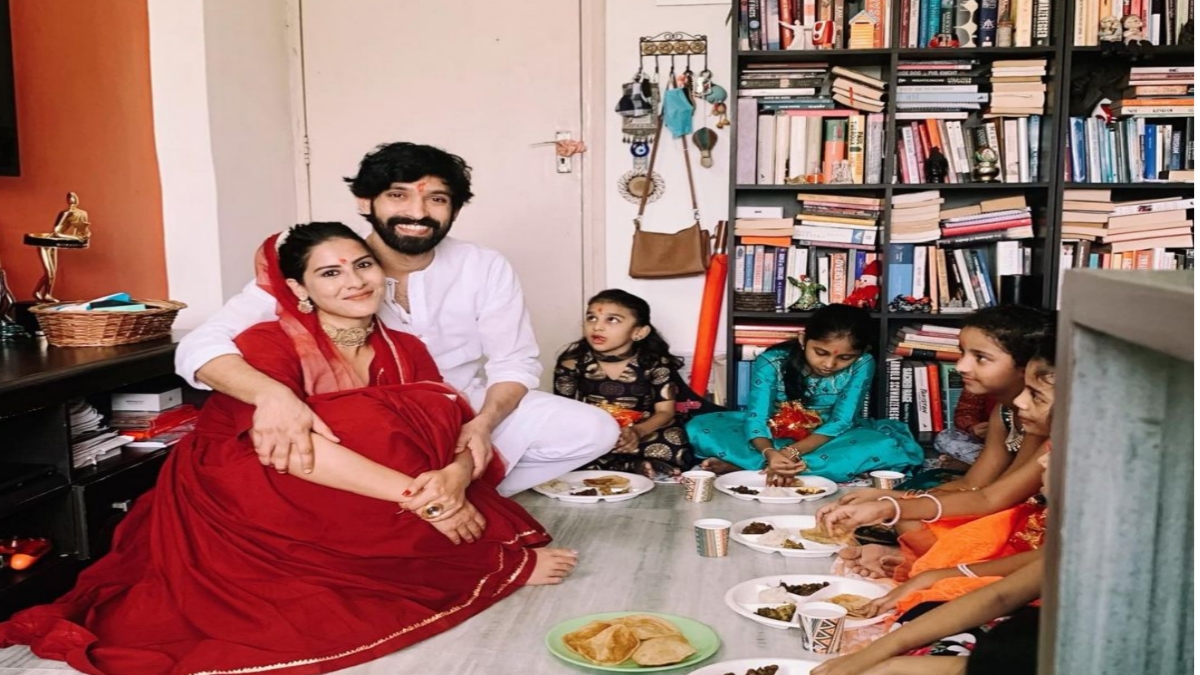  विक्रांत मैसी (Vikrant Massey) और  गर्लफ्रेंड शीतल ठाकुर (Sheetal Thakur) ने 14 फरवरी यानी वैलेंटाइन डे (Valentine's Day)  के मौके पर से शादी कर ली है।
