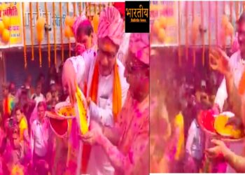 योगी आदित्यनाथ ने गोरखपुर की जनता के साथ इस तरह इन्जॉय की होली।
