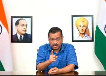 दिल्ली के सीएम अऱविंद केजरीवाल ने कश्मीरी पंडित राहुल भट्ट की हत्या को लेकर एक वीडियो जारी किया है। उन्होंने अफसरों आतंकियो को चेताया कि पूरा देश कश्मीरी पंडितों के साथ खडा हुआ है।