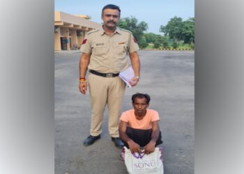 फरीदाबाद में चोरी के मुकदमे में 11 साल से फरार चल रहे आरोपी पीओ को क्राइम ब्रांच छात्रा ने गिरफ्तार कर भेजा जेल । फरीदाबाद पुलिस अब आरोपी