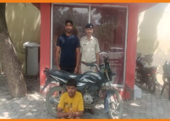 डीसीपी क्राइम श्री मुकेश मल्होत्र द्वारा अपराधिक गतिविधियों में संलिप्त आरोपियों की धर-पकड के लिए दिए गए दिशा निर्देश पर कार्रवाई करते हुए क्राइम ब्रांच बदरपुर बॉर्डर प्रभारी सेठी मलिक व उनकी टीम ने वाहन चोरी करने वाले आरोपी को देसी कट्टे सहित गिरफ्तार किया है।