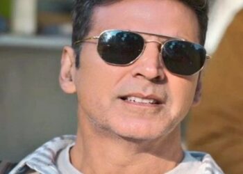2 अक्टूबर को अक्षय कुमार जा रहे हैं छत्तीसगढ करेंगे अपनी इस फिल्म की शूटिंग. आप को बता दें साउथ के सुपरस्टार सूर्या की सुपरहिट फिल्म सोरारई पोटरु हिन्दी रीमेक बनाया जा रहा है