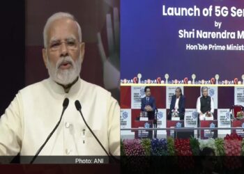 आज देश की ओर से, देश की टेलीकॉम इंडस्ट्री की ओर से, 130 करोड़ भारतवासियों को 5G के तौर पर एक शानदार उपहार मिल रहा है।