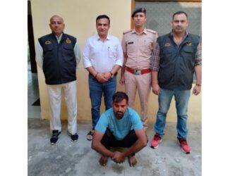 शातिर चैन स्नैचर गिरफ्तार, 1 मंगलसूत्र, 1 मोटर साइकिल समेत 17 हजार नगद बरामद। आरोपी पहले भी जेल जा चुका है,आरोपी चेन स्नैचिंग के मामले में पहले भी जा चुका है जेल।