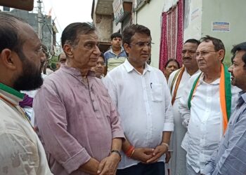 बिलाल अहमद ने बाढ प्रभावित इलाके विश्वकर्मा कॉलोनी का दिल्ली प्रदेश अध्यक्ष अनिल चौधरी संग एक बार किया दौरा पहुंचाई राहत सामग्री.