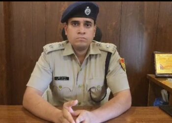 सड़क सुरक्षा के मद्देनजर यातायात पुलिस ने शुरू की "accident free Faridabad" पहल. सड़क सुरक्षा के मद्देनजर यातायात पुलिस ने शुरू की "एक्सीडेंट फ्री फरीदाबाद" पहल, विभिन्न माध्यमों से विधार्थीयों एवं आमजन को सड़क सुरक्षा के प्रति किया जाएगा जागरूक।