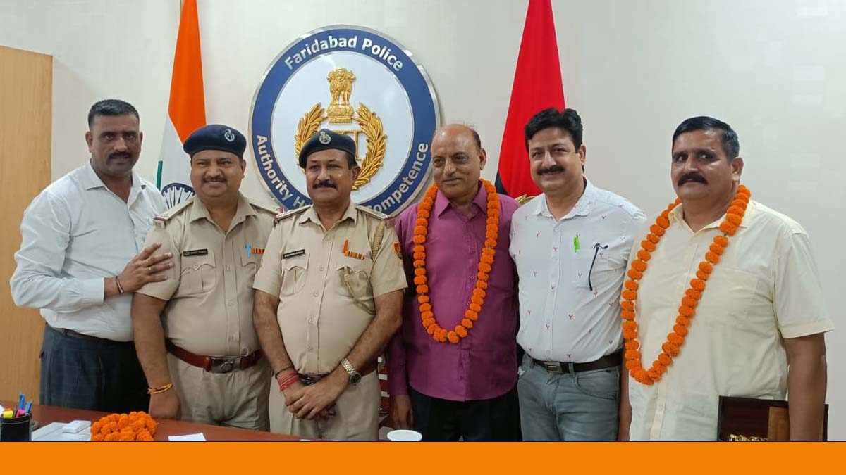 फरीदाबाद पुलिस के 9 पुलिसकर्मियों हुए सेवानिवृत्त, पुलिस आयुक्त ने दी विदाई पार्टी,