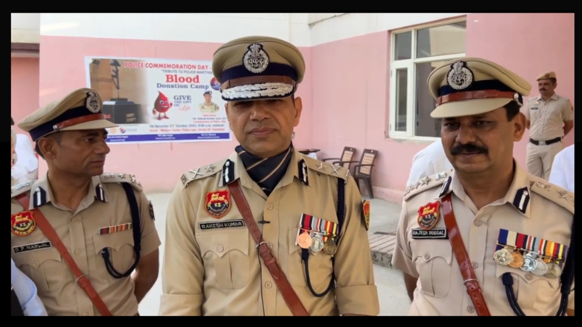 पुलिस आयुक्त राकेश कुमार आर्य ने पुलिस स्मृति दिवस के अवसर पर पुलिस के अमर शहीद जवानों को श्रद्धांजलि देकर किया नमन.