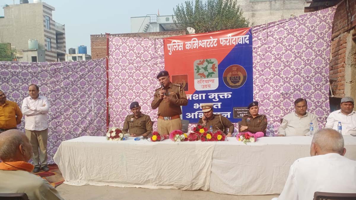 हरियाणा उदय कार्यक्रम के अंतर्गत सुराजकुंड, महिला थाना एनआईटी पुलिस और सीनियर सिटीजन सेल की टीम ने दयालबाग क्षेत्र में प्रवासी कामगारों को नशे के दुष्प्रभावों से बचाने के लिए चलाया जागरूकता अभियान.