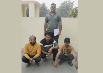 योजना के तहत अपने आईसर कैन्टर को चोरी करवाकर, मुख्य आरोपी मनोज (कैन्टर मालिक) हडपना चहाता था इंश्योरेंस के पैसे क्राइम ब्रांच सेक्टर 85 की टीम ने किया गिरफ्तार.