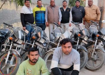 वाहन चोरी की दर्जनों वारदात को अंजाम देने वाले 2 शातिर आरोपियो को क्राइम ब्रांच सेक्टर-48 की टीम ने किया गिरफ्तार।