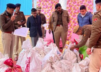 फरीदाबाद पुलिस द्वारा विभिन्न मुकदमों में जब्त किए गए करीब 800 किलोग्राम नशीले एवं मादक पदार्थों को गणमान्य व्यक्तियों की मौजूदगी में डिस्पोजल कमेटी के चेयरमैन पुलिस आयुक्त की देखरेख में किया नष्ट.