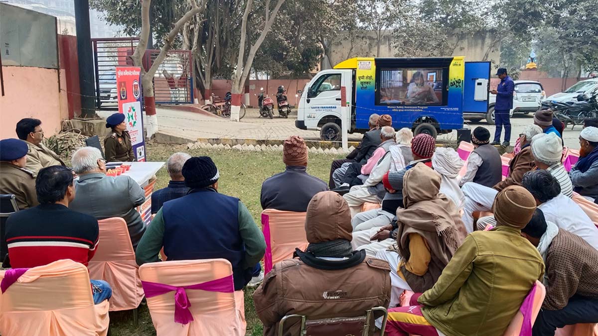 डीसीपी बल्लबगढ़ राजेश दुग्गल ने थाना आदर्श नगर में सीनियर सिटीजन, महिलाओं और आमजन को नशा व विभिन्न अपराधों के प्रति किया जागरूक.