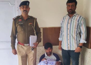 ताजपुर पहाडी के इस आरोपी को प्रतिबंधित नशीला पदार्थ गांजा सहित एक क्राइम ब्रांच बदरपुर की टीम ने किया गिरफ्तार.