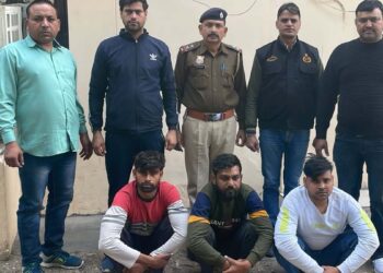 अगवा कर 20 हजार रुपए की फिरौती मांगने वाले तीन आरोपियों को क्राइम ब्रांच सेंट्रल ने मात्र 24 घंटे में किया गिरफ्तार.